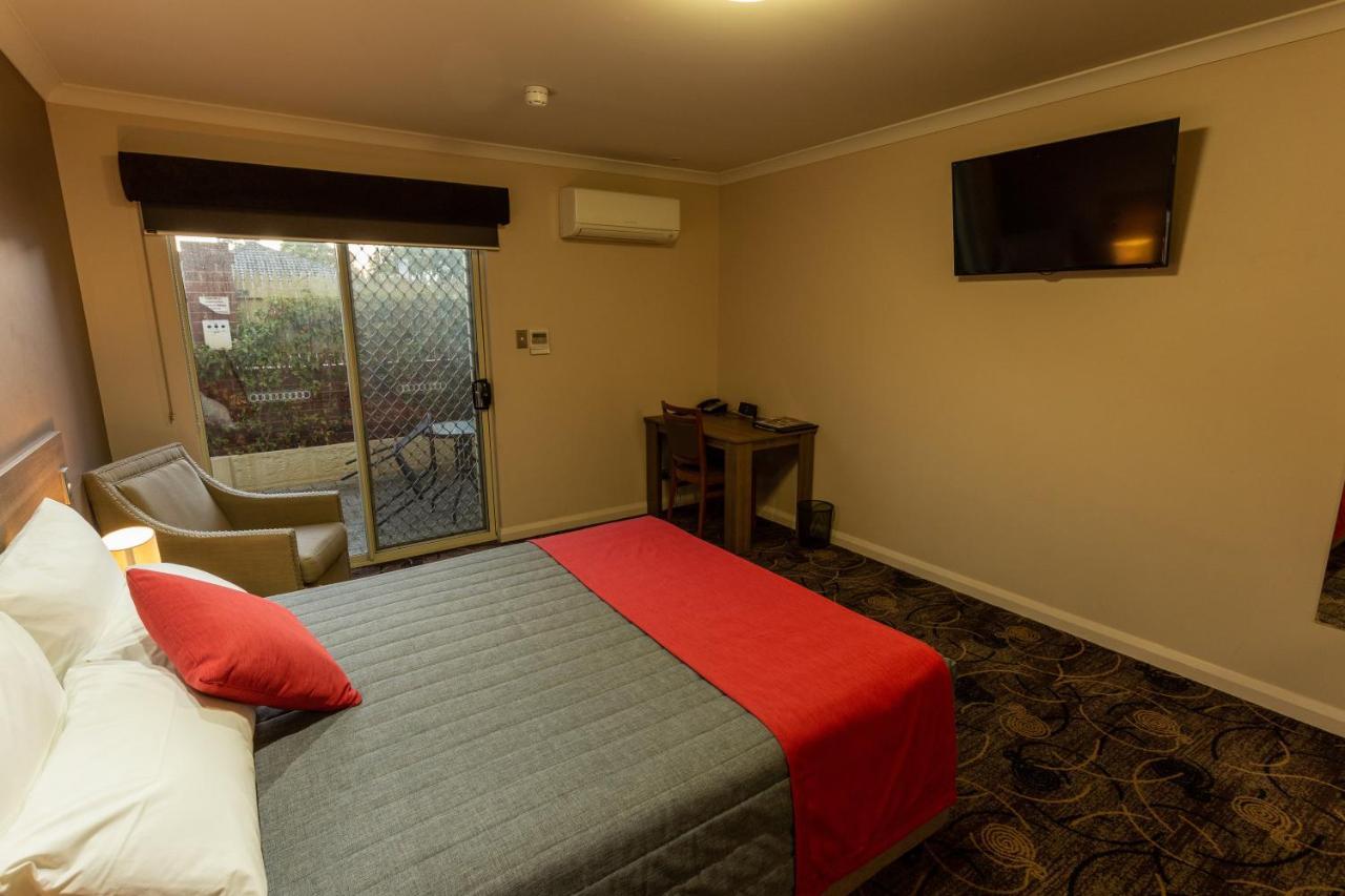 Quality Hotel Bayswater Perth Bagian luar foto