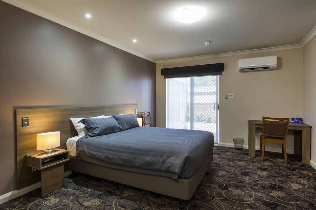 Quality Hotel Bayswater Perth Bagian luar foto