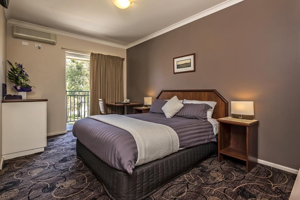 Quality Hotel Bayswater Perth Bagian luar foto