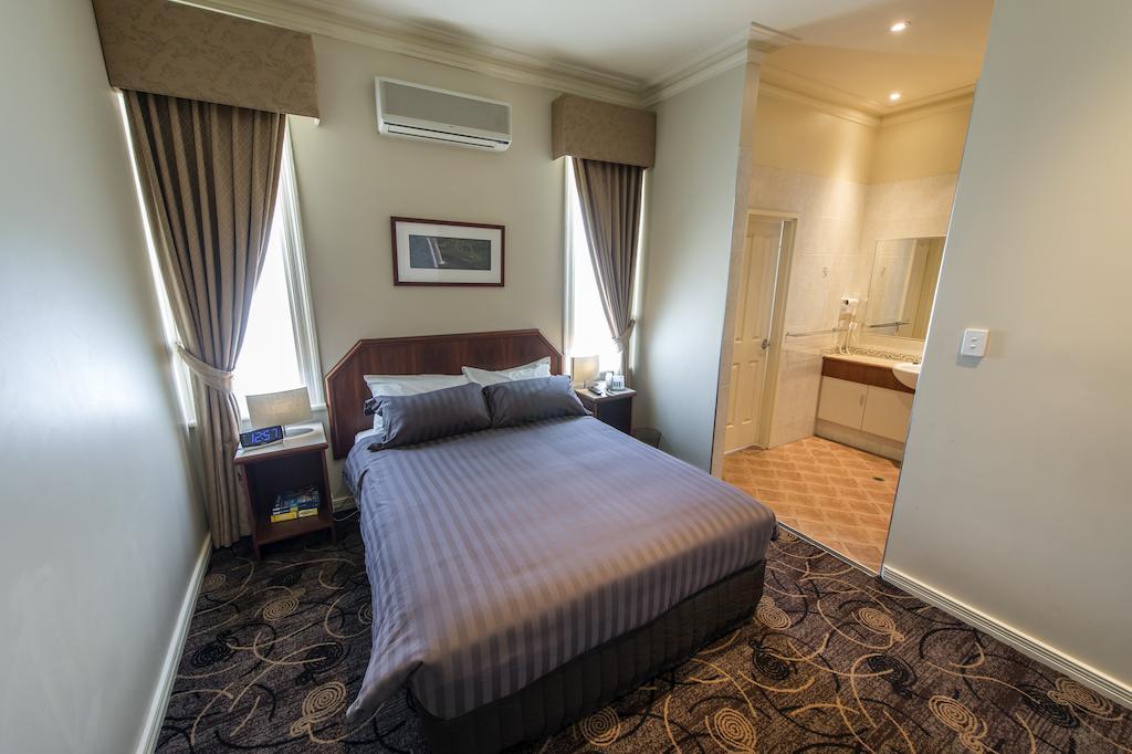 Quality Hotel Bayswater Perth Bagian luar foto