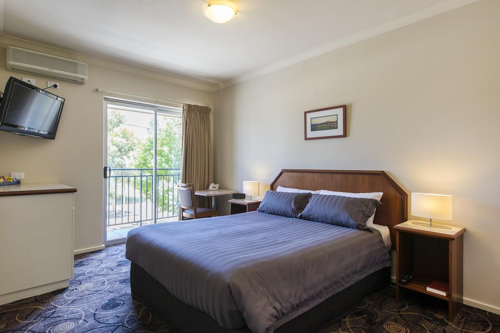 Quality Hotel Bayswater Perth Bagian luar foto