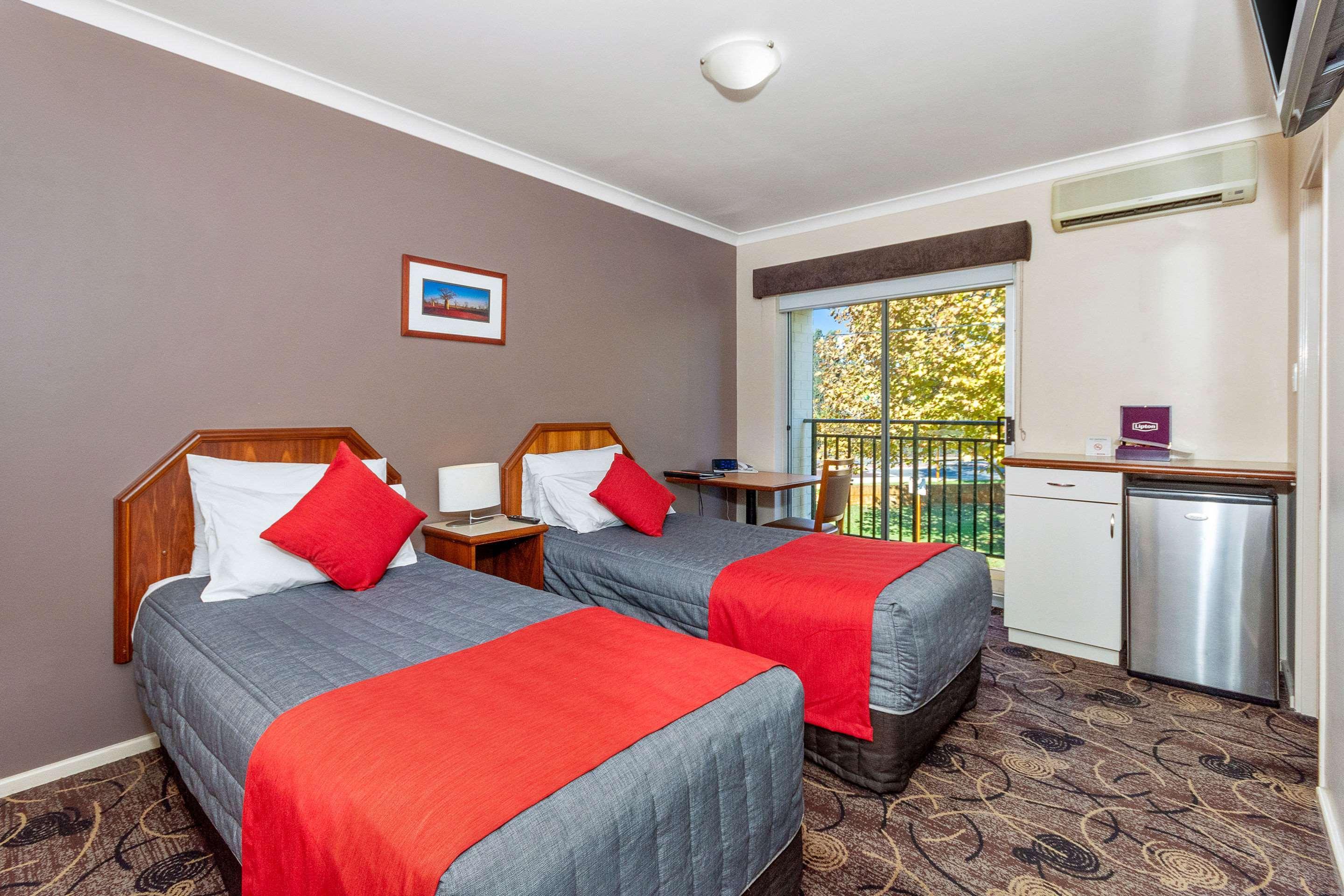 Quality Hotel Bayswater Perth Bagian luar foto