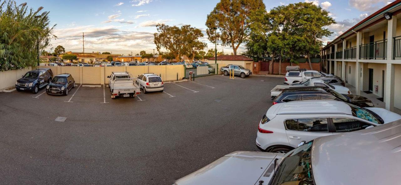 Quality Hotel Bayswater Perth Bagian luar foto