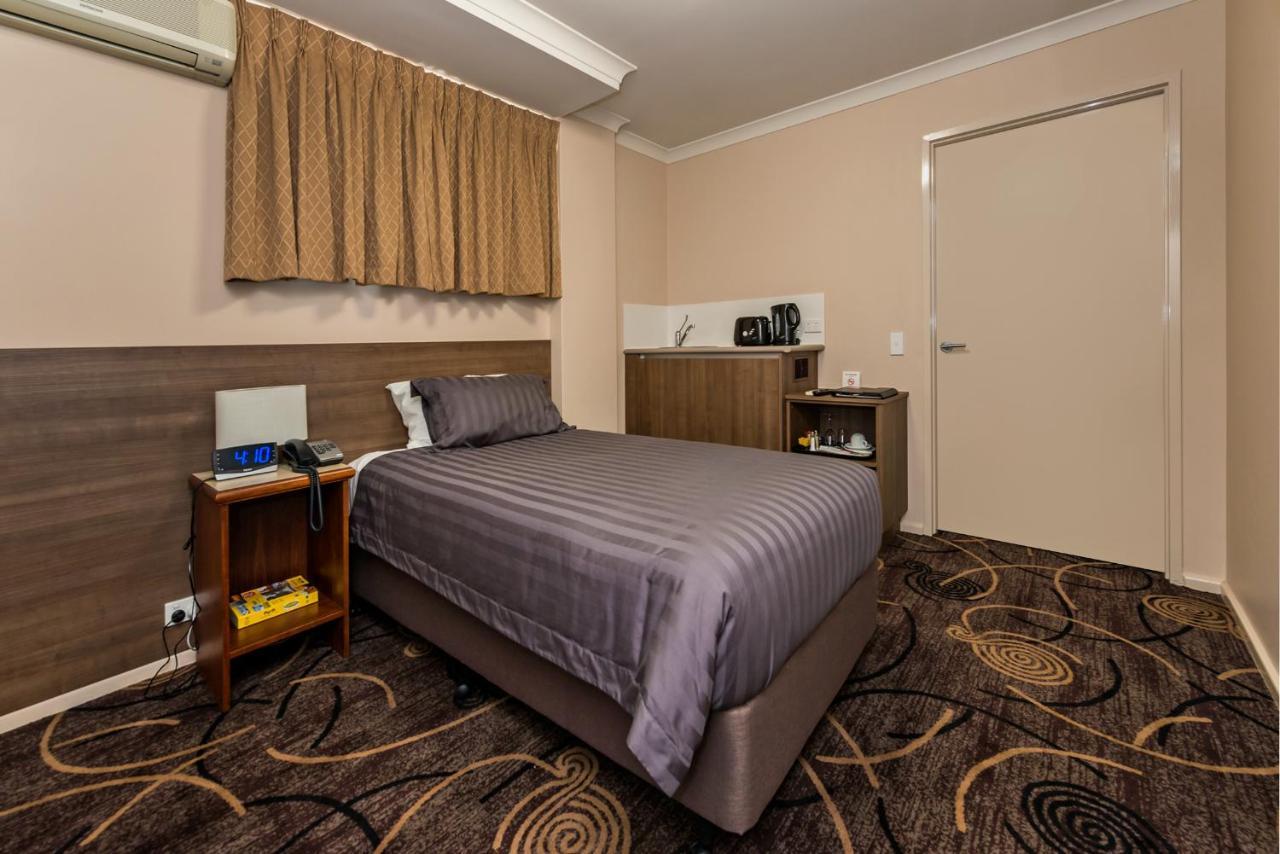 Quality Hotel Bayswater Perth Bagian luar foto