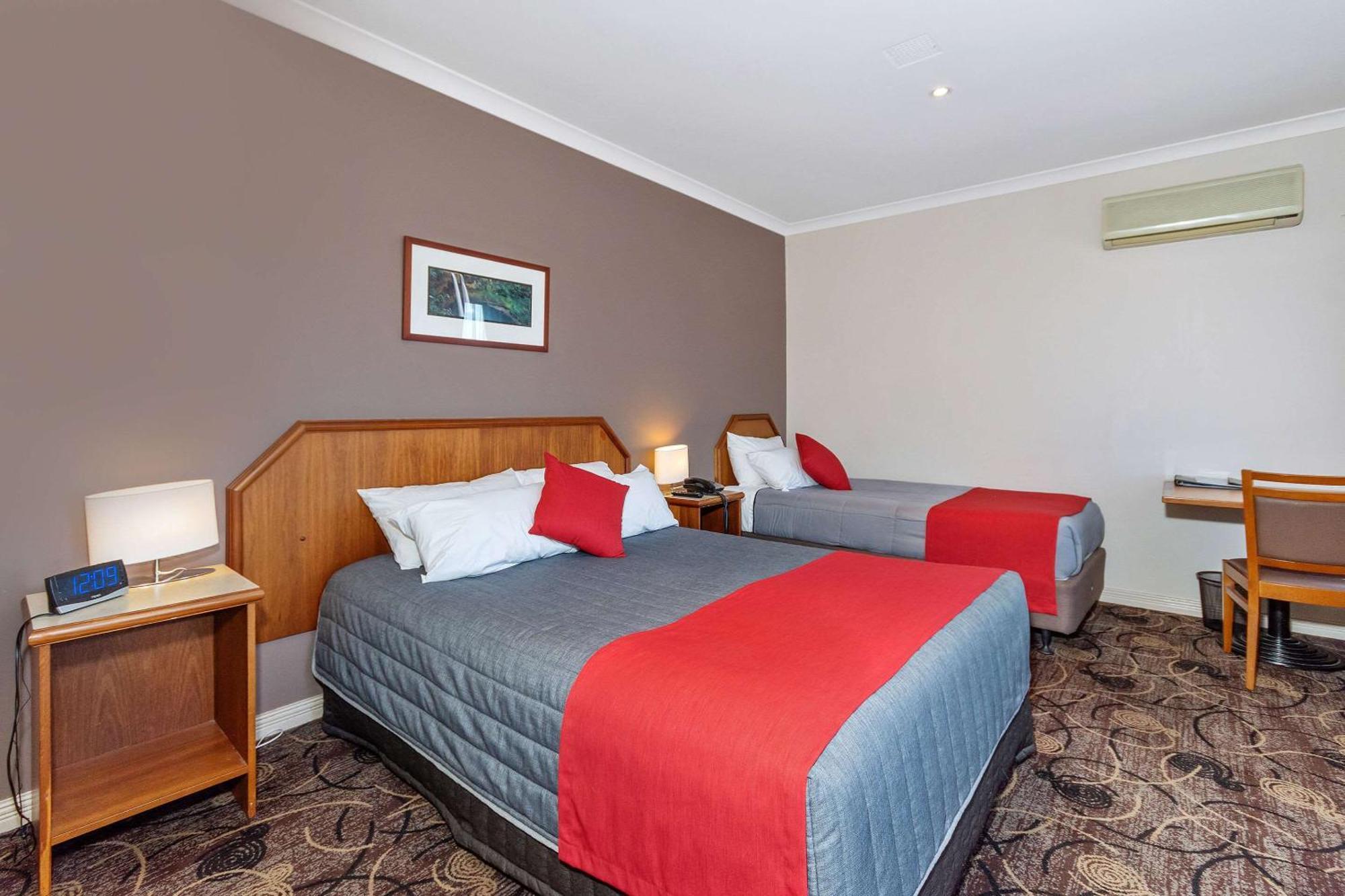 Quality Hotel Bayswater Perth Bagian luar foto