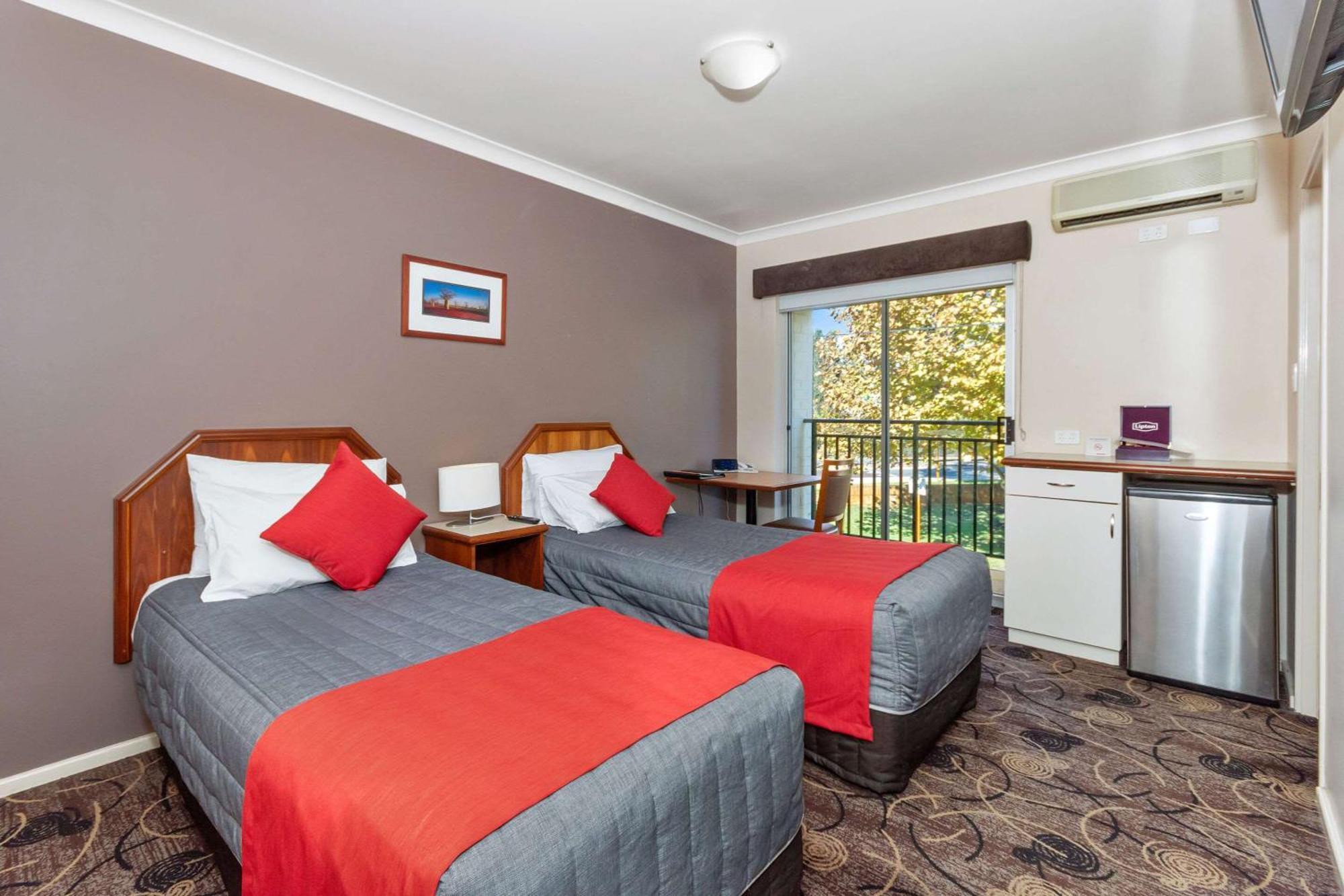 Quality Hotel Bayswater Perth Bagian luar foto